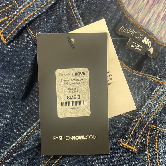 Fashion Nova Sierra Distressed Boyfriend
Jeans size 3 - Picture 4 of 4